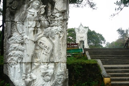 Nghĩa[-]trang[-]liệt[-]sĩ[-]Trường[-]Sơn[-]bị[-]bôi[-]bẩn[-]